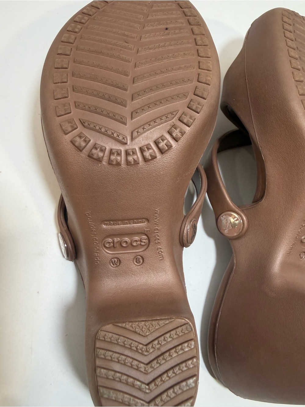 Crocs Womens W8 Brown Wedge Sandals Criss Cross Straps Slip On Comfort Heels - Picture 8 of 8